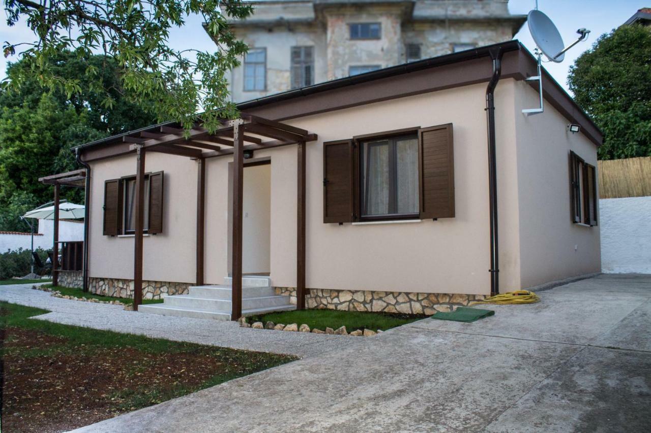 Villa Kuca Za Odmor Natalija Pula Exterior foto